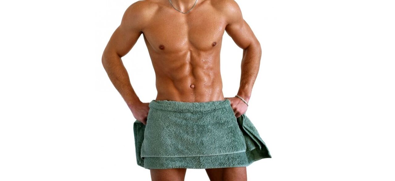 man in handdoek voor penisvergroting